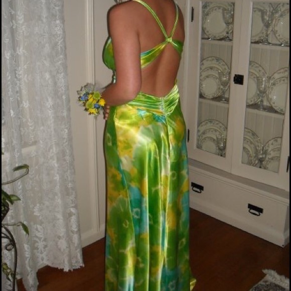 ✨PROM/ EVENING DRESS✨ Size 9, fits like a size S/M - Picture 1 of 4