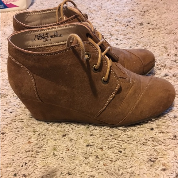 Brown suede wedge bootie