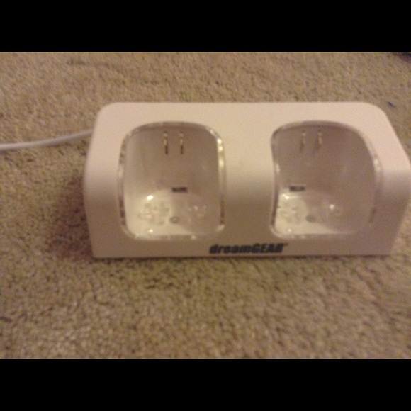 Wii controller charger
