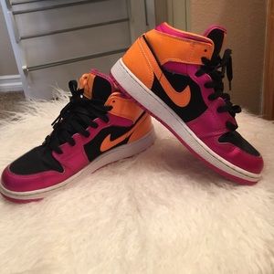 Air Jordan 1 MID sneaker