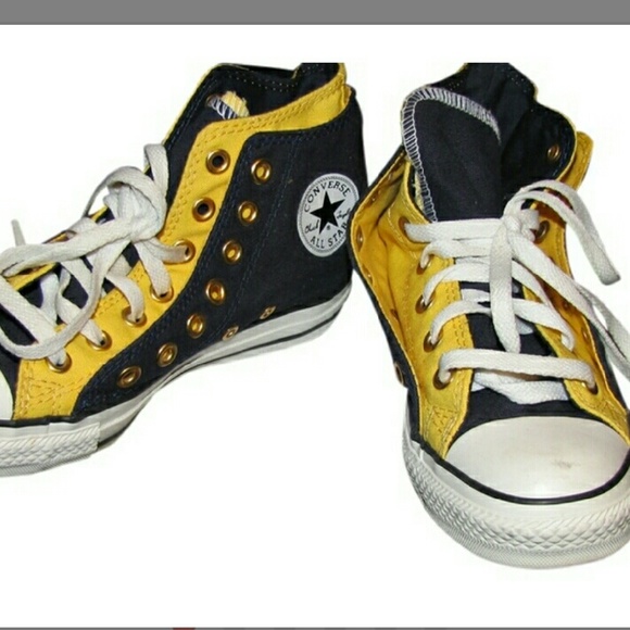 **SOLD** Converse sneakers