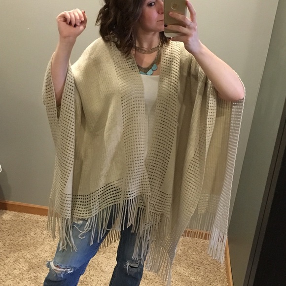 💙Simple Beige Shall - Picture 3 of 3