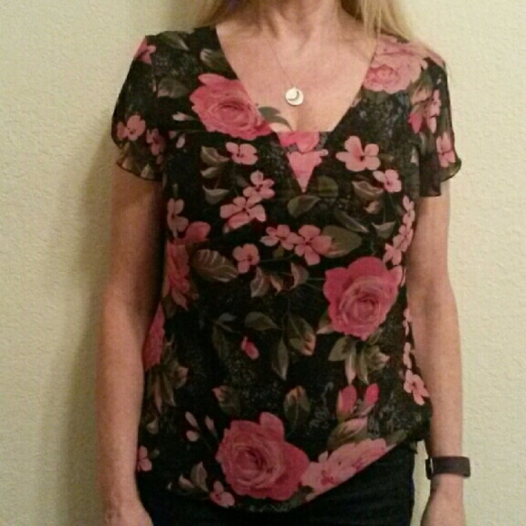 💖 🌷SEXY PINK & BLACK TOP. ❤ 🌷MAKE OFFER!!!⚘