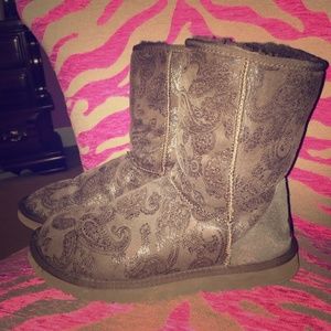 Authentic dark brown paisley UGGS 💥💥✔️