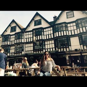 Meet your Posher, Elizabeth