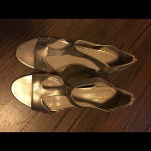 Adrienne Vittadini gold wedges