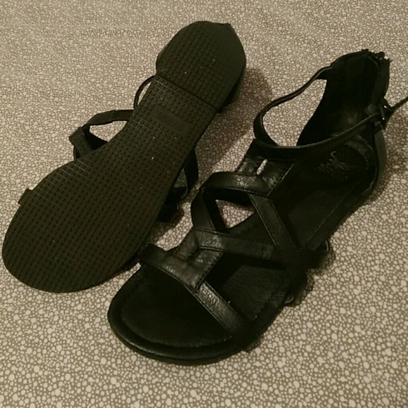 sandals - Picture 2 of 4