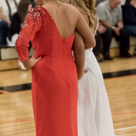 Prom dress - Picture 2 of 3