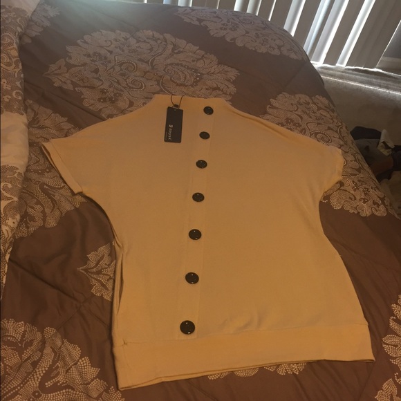 Short sleeve cream sweater