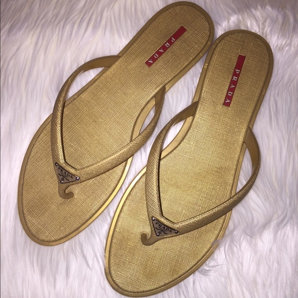 ❤️sold♥️ Auth. Prada slippers; flip flops size 41.