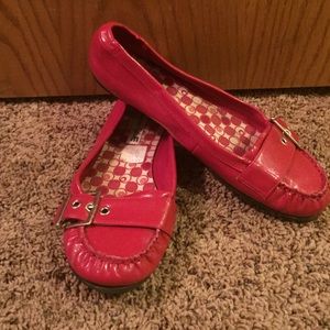 Red American Eagle flats