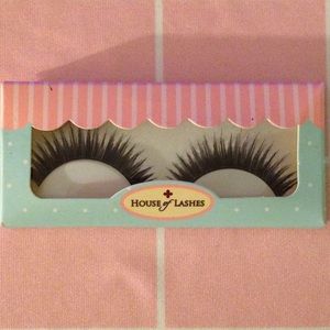 House of Lashes falsies in Bohemian Princess