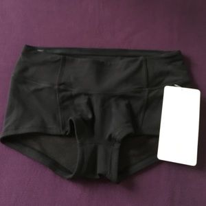 Lululemon Flip Your Dog Booty Short - size 6 -NWT!