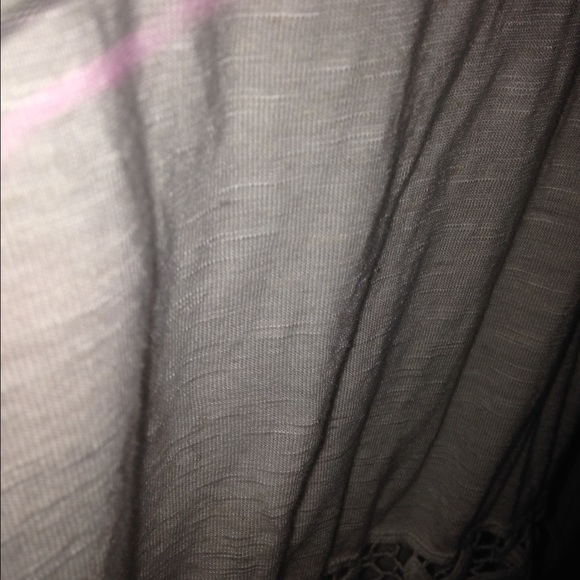 cute shirt, wore twice, great condition - Picture 3 of 3