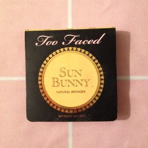 Too Faced dual bronzer sampler in Sun Bunny