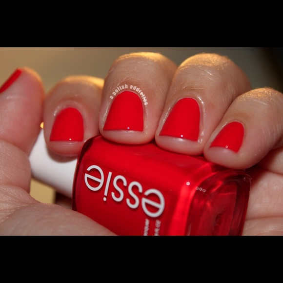 💅 Brand New essie Nail Polish 💅💋