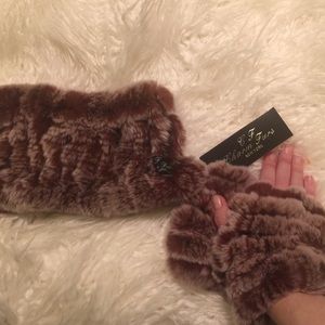 Real fur head wrap and mittens.