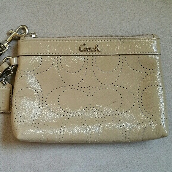 🚫 Not For Sale 🚫 Coach Wristlet - Picture 1 of 4