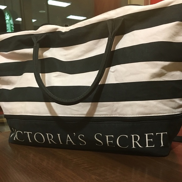 Victoria's Secret weekender bag ✈️🚆🛳