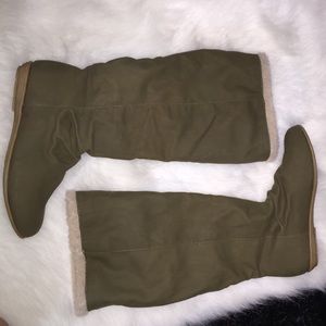 Cute brand new boots that can be worn 2 ways !