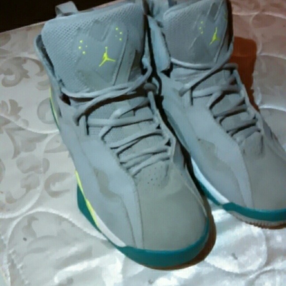 Grey Jordan - Picture 2 of 4