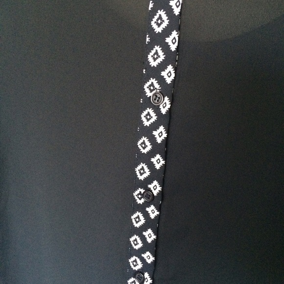 Button back blouse - Picture 3 of 3