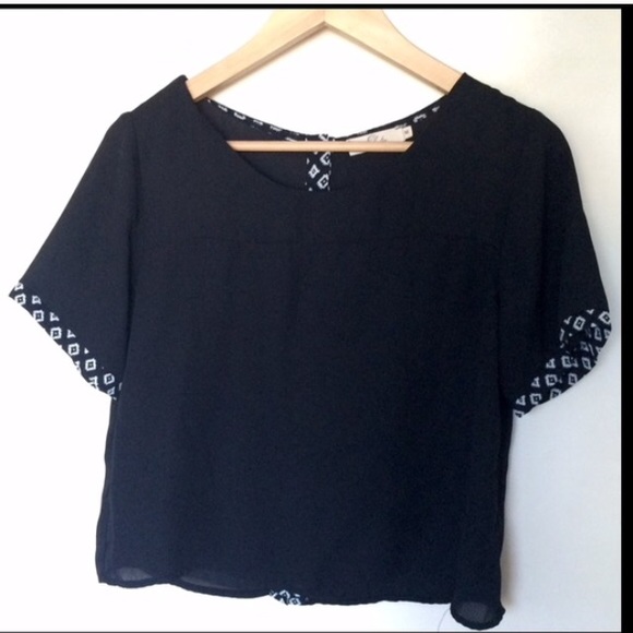 Button back blouse - Picture 2 of 3