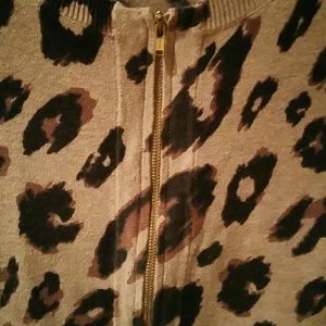 Old Navy Sweaters - Old Navy sweater animal print Old Navy Sweaters - Old Navy sweater animal print