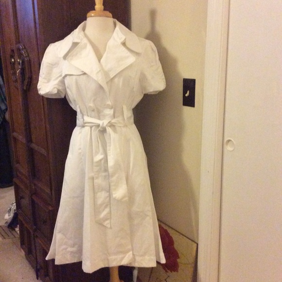 bebe white short sleeve summer trench coat sz L