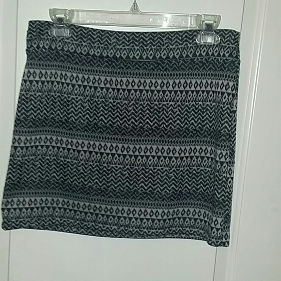 Stretchy tribal print mini skirt