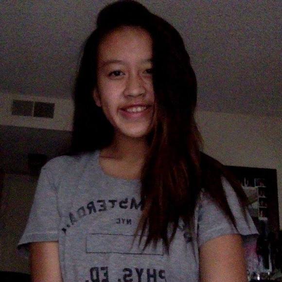 Meet your Posher, April - Picture 1 of 1