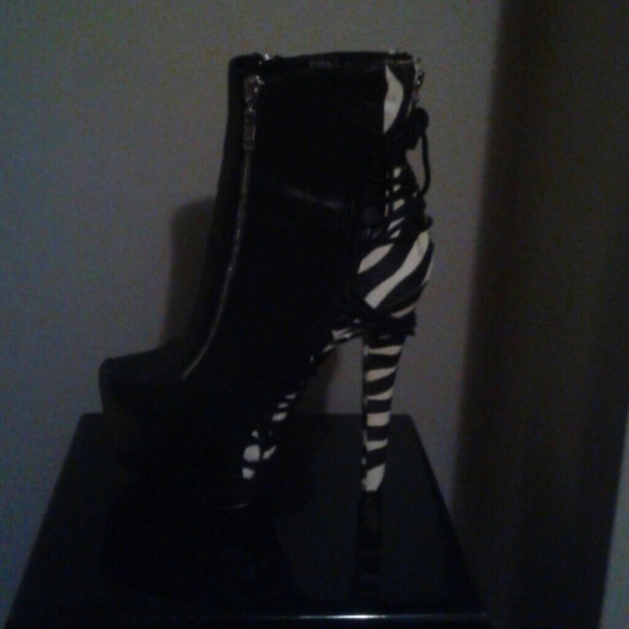ZIGI NY Boots - Picture 1 of 4