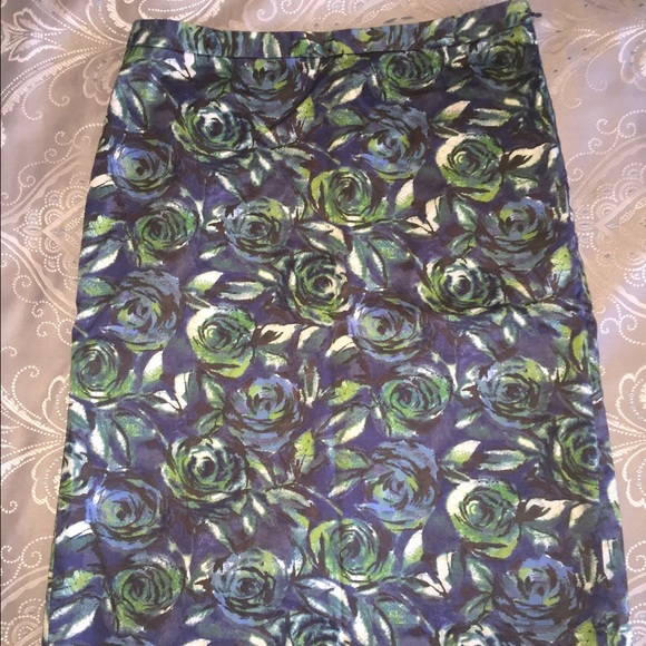 Floral patter pencil skirt