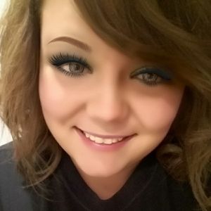 Meet your Posher, Caitlin