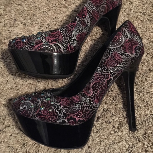 🎉SALE🎉Carlos Santana Lace Print/Rhinestone - Picture 2 of 4