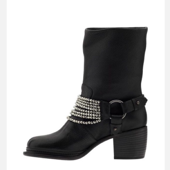 Vera Wang Natasha Black Leather Boots
