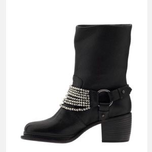 Vera Wang Natasha Black Leather Boots