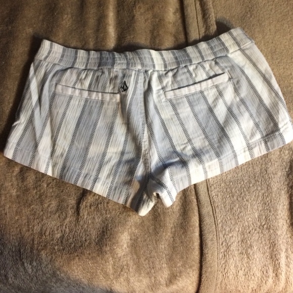 VOLCOM SHORTS - Picture 3 of 3