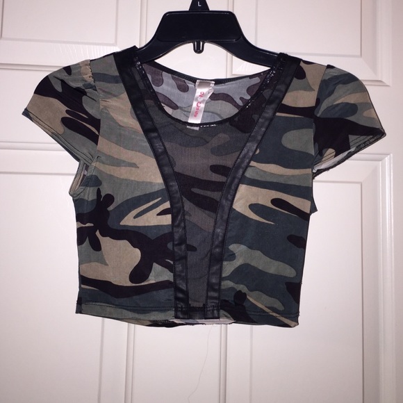 Camo crop top with mesh cut out