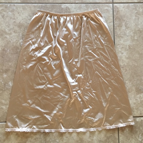 Silky nude half slip size S