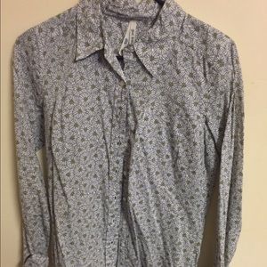 Cute daisy button down :)