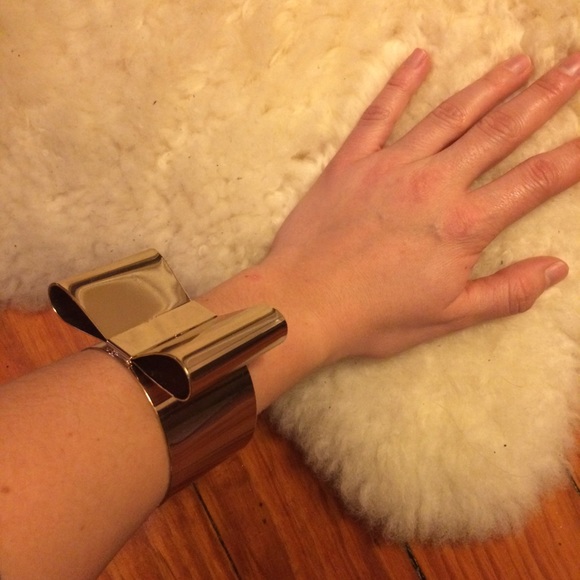 Bow cuff - Picture 2 of 2