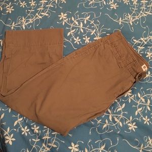 Gap Capri favorite Khaki size 4
