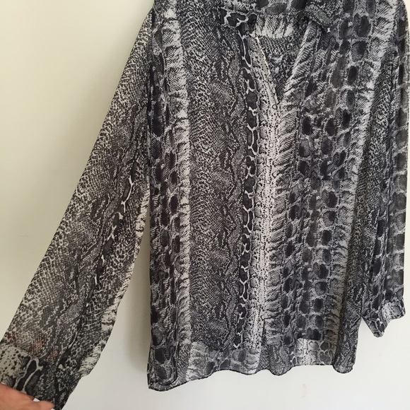 Black and ivory snake Python silky blouse - Picture 2 of 4