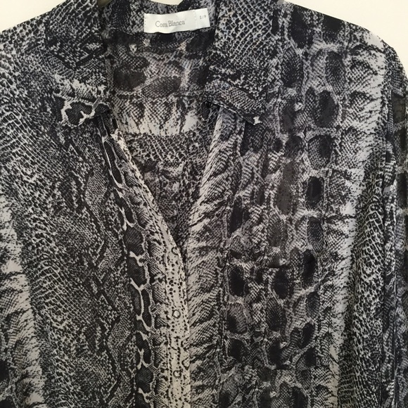 Black and ivory snake Python silky blouse - Picture 3 of 4