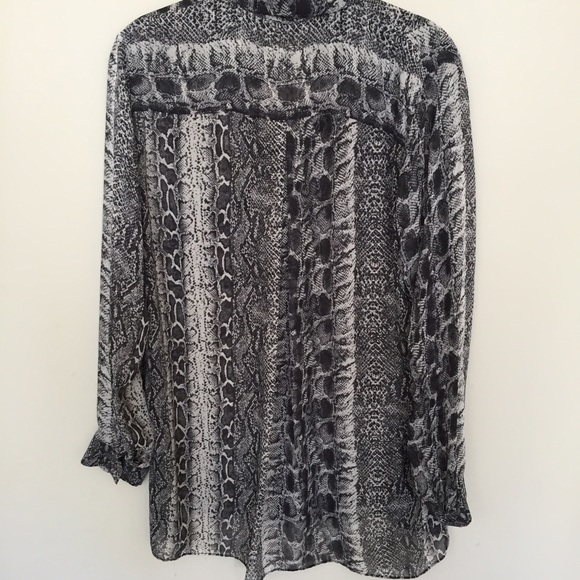 Black and ivory snake Python silky blouse - Picture 4 of 4