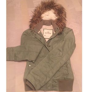 Hollister Short Parka in Olive Green