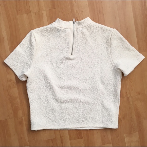 White collared top - Picture 2 of 3