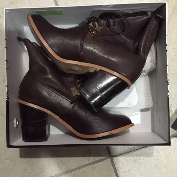 Brown Block heel ankle booties - Picture 2 of 4