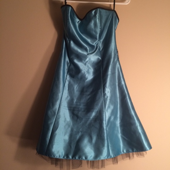 SOLD Turquoise short formal dress - Picture 2 of 3